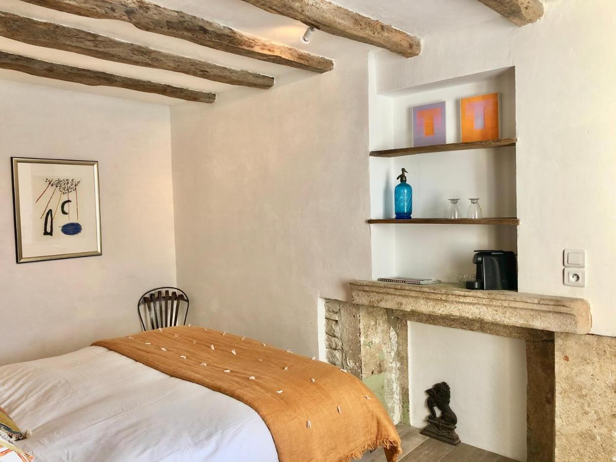 La Cour Des Delices Bed & Breakfast Gigny  Exterior photo
