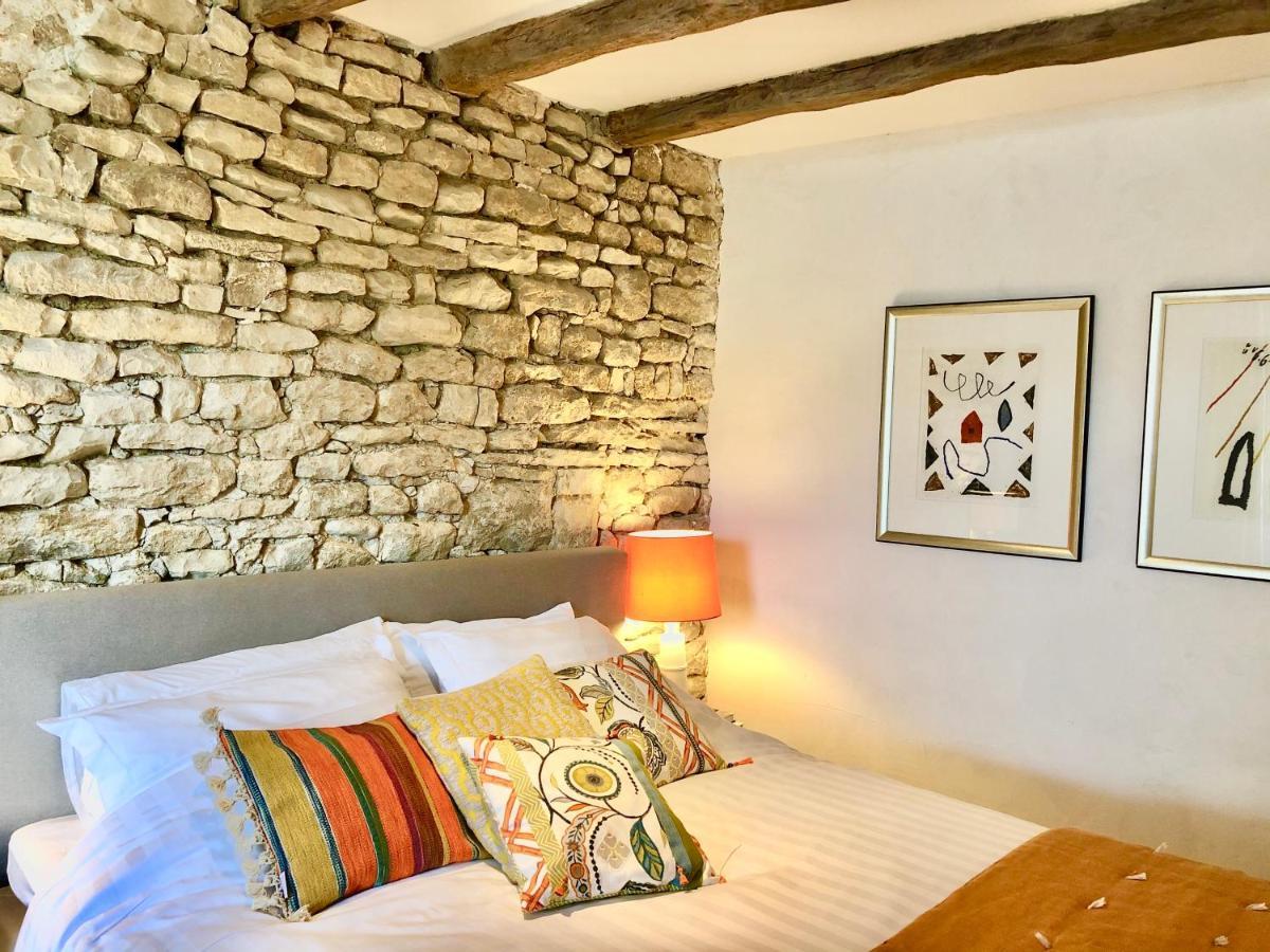 La Cour Des Delices Bed & Breakfast Gigny  Exterior photo
