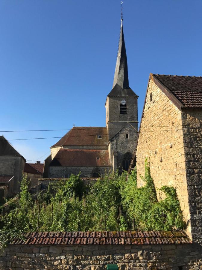 La Cour Des Delices Bed & Breakfast Gigny  Exterior photo