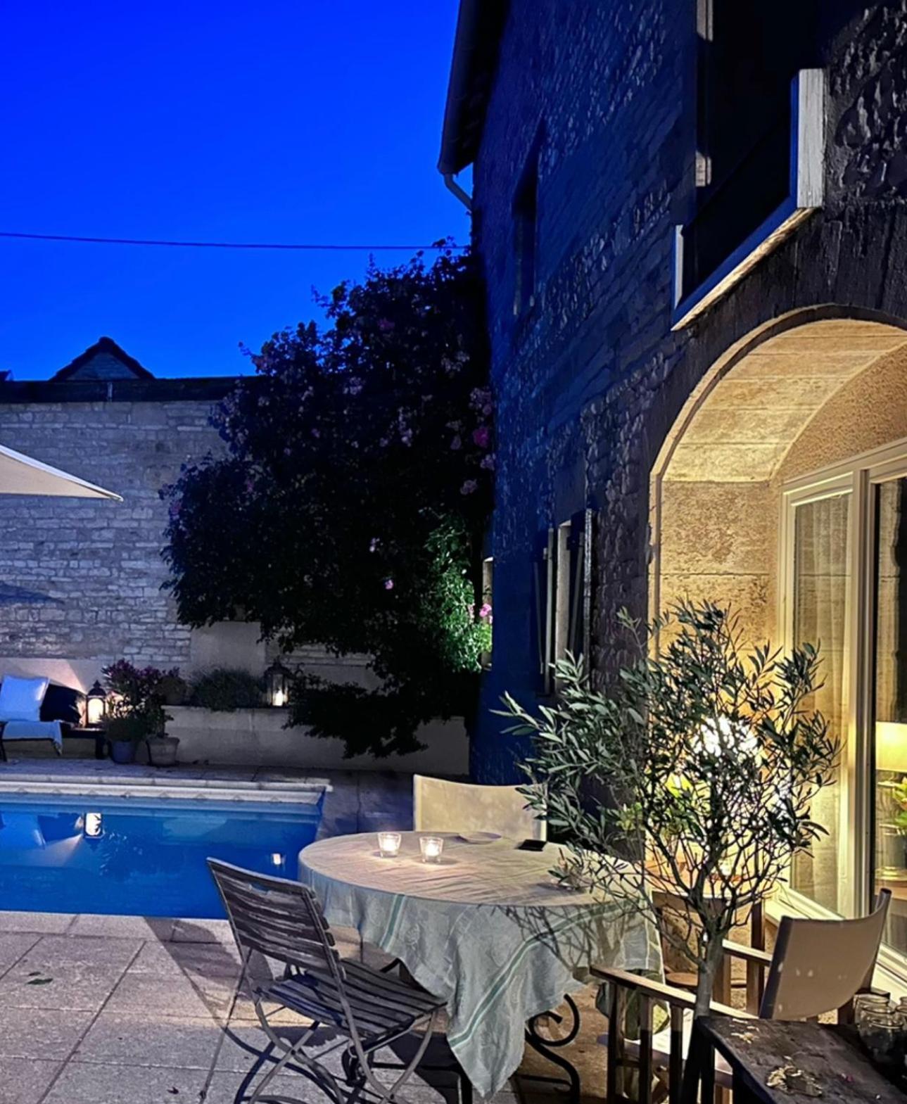 La Cour Des Delices Bed & Breakfast Gigny  Exterior photo